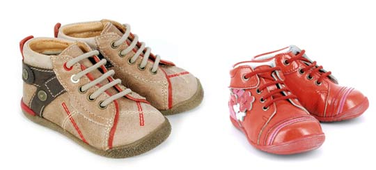 Choisir une paire de chaussures bébé