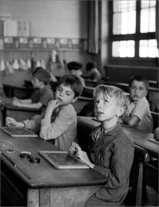 Photo enfant Robert doisneau - L'information scolaire - 1956 - format 70x50